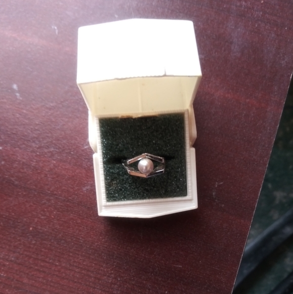 Sterling silver fresh water pearl ring - Picture 2 of 7